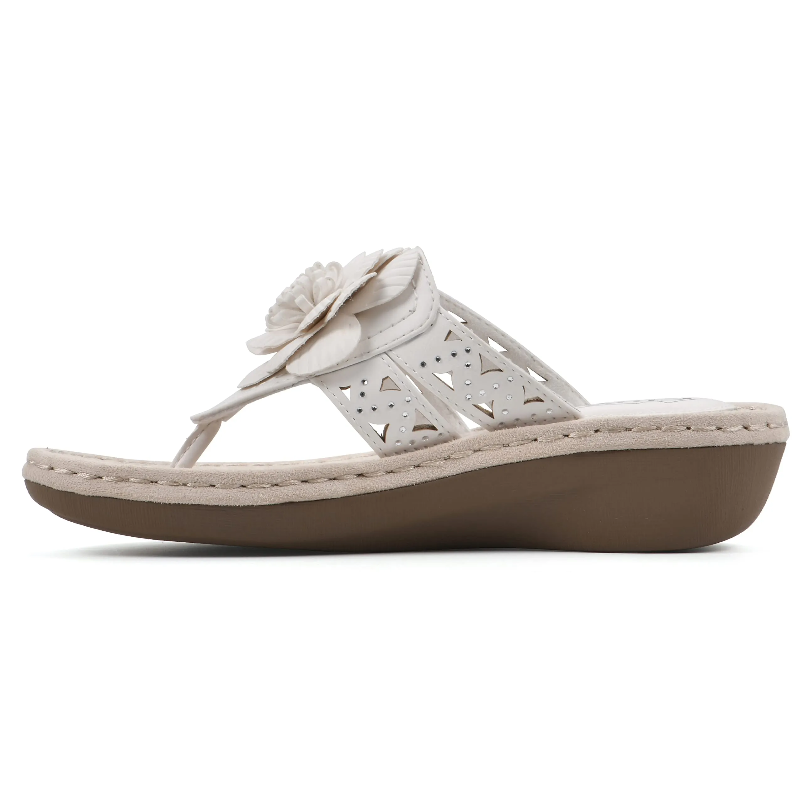 CLIFFS BY WHITE MOUNTAIN Cynthia Women's Thong Sandal, White/Smooth, 7.5 M