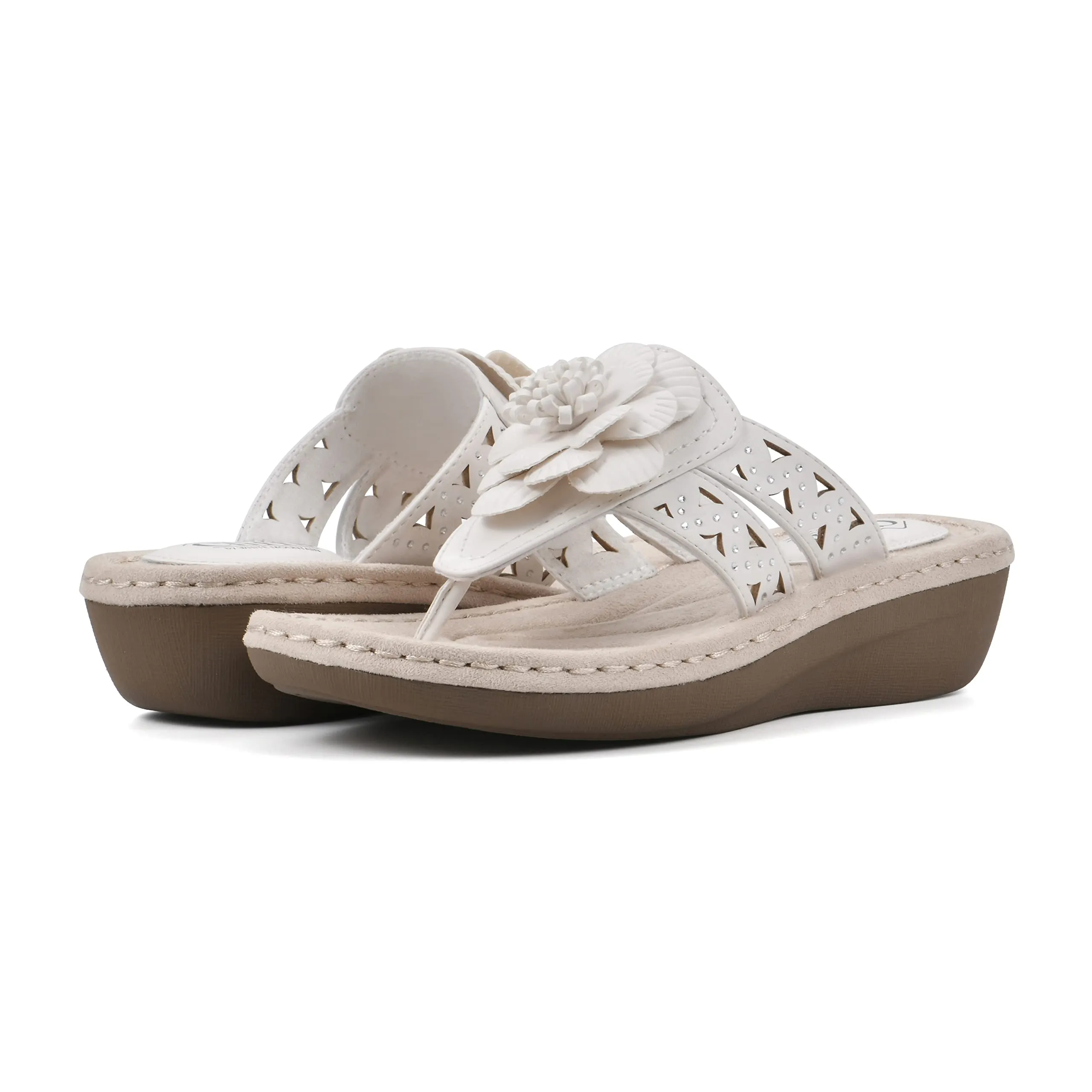 CLIFFS BY WHITE MOUNTAIN Women's Cynthia Wedge Sandal, White/Smooth, 10 W