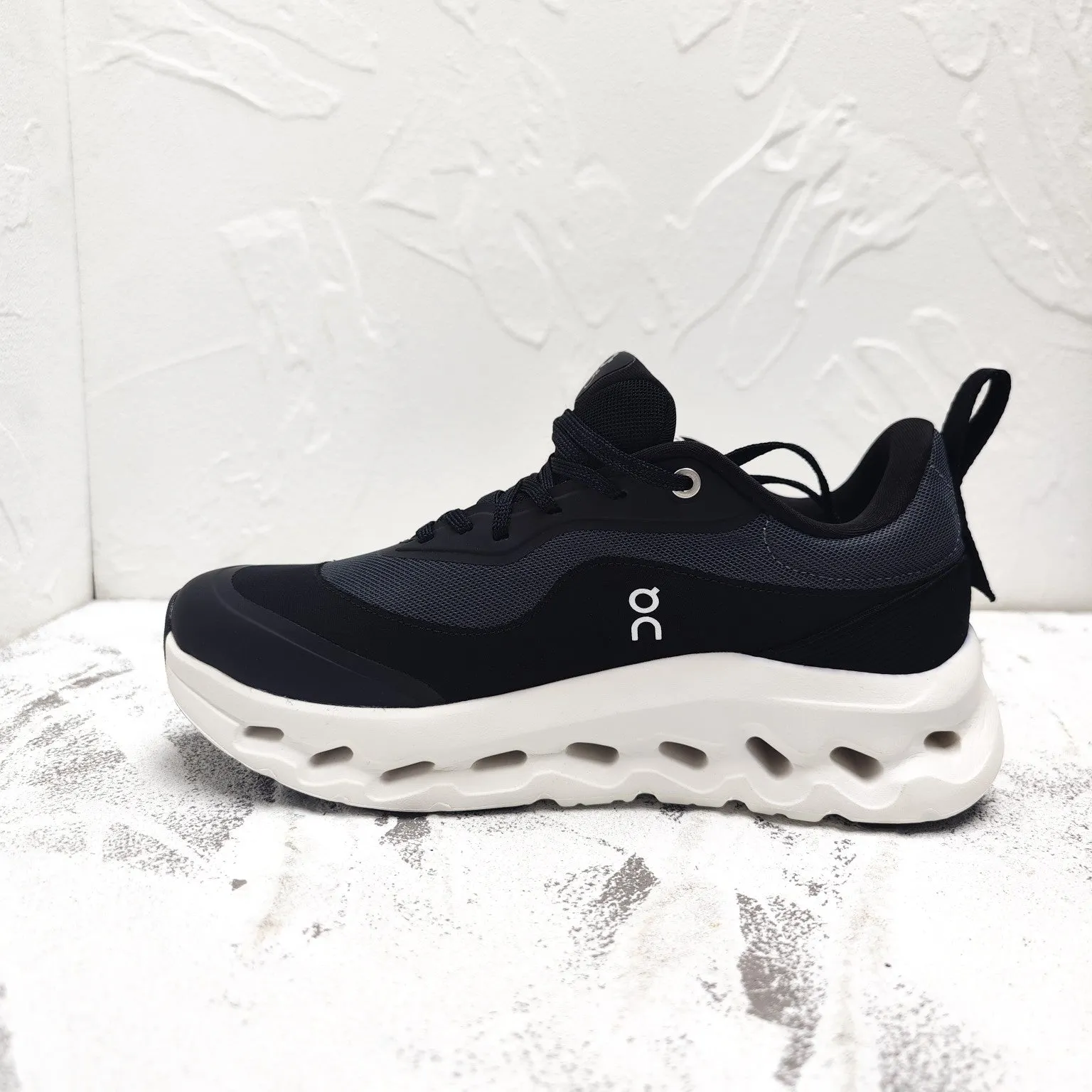 CLOUDTILT 2.0 SNEAKER IN BLACK CALFSKIN AND BREATHABLE MESH