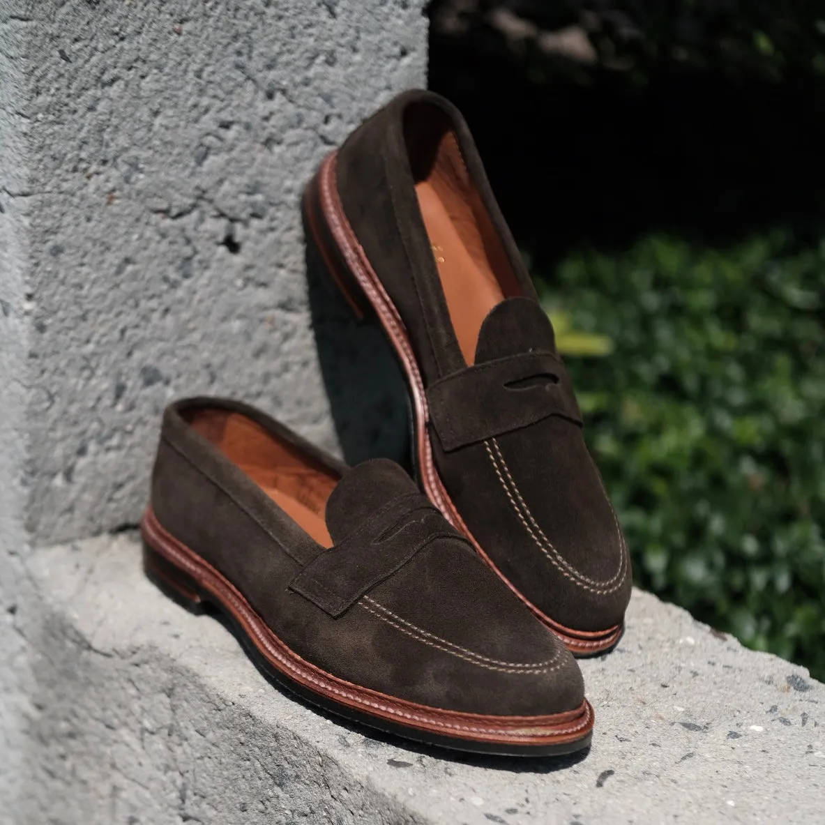 D2204L - Unlined Penny Mocc in Loden Suede