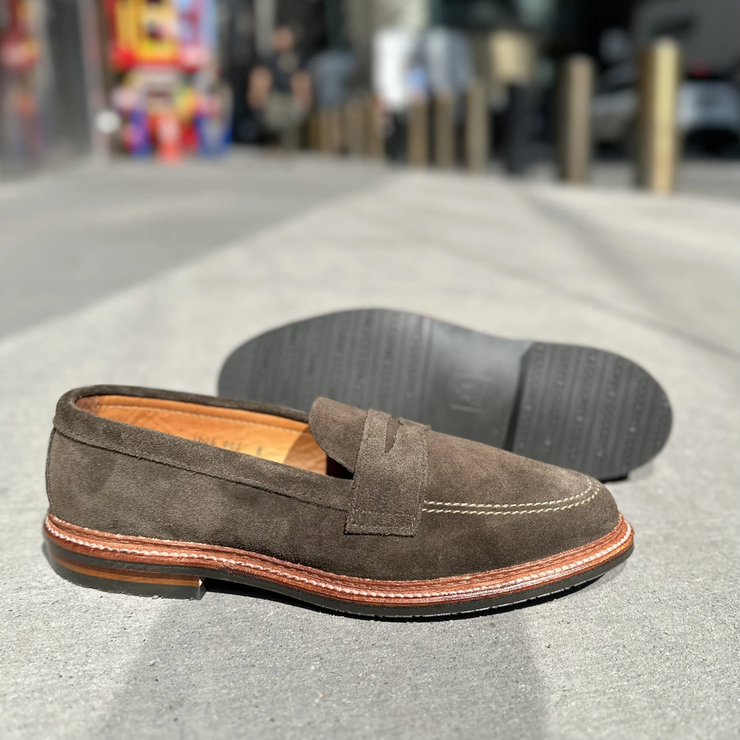 D2204L - Unlined Penny Mocc in Loden Suede