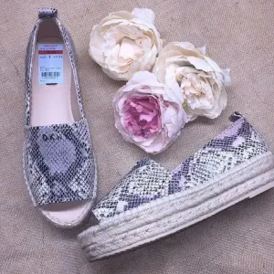 DKNY Snake Print Open Toe Platform Flats 8.5M