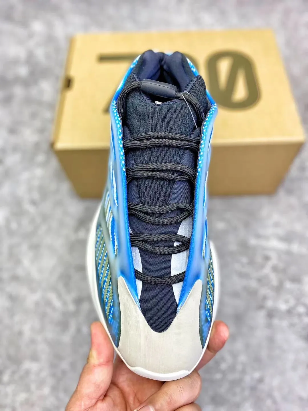 High Quality Yeezy Arzareth New Blue Fluorescent