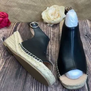 Journee Black Crew Espadrille Wedges 9.5
