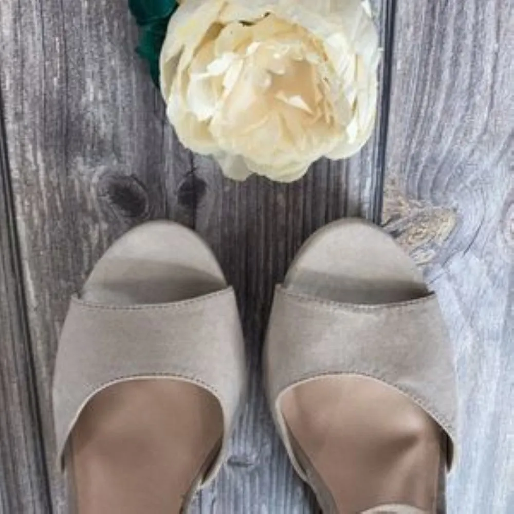 Madden Girl Tan Cena Wedge Sandals 9.5M