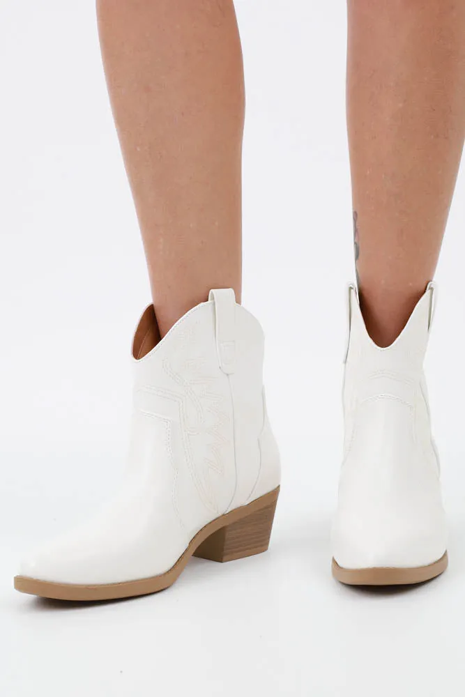 Must-Have Sweetheart Cowgirl Bootie -Brown