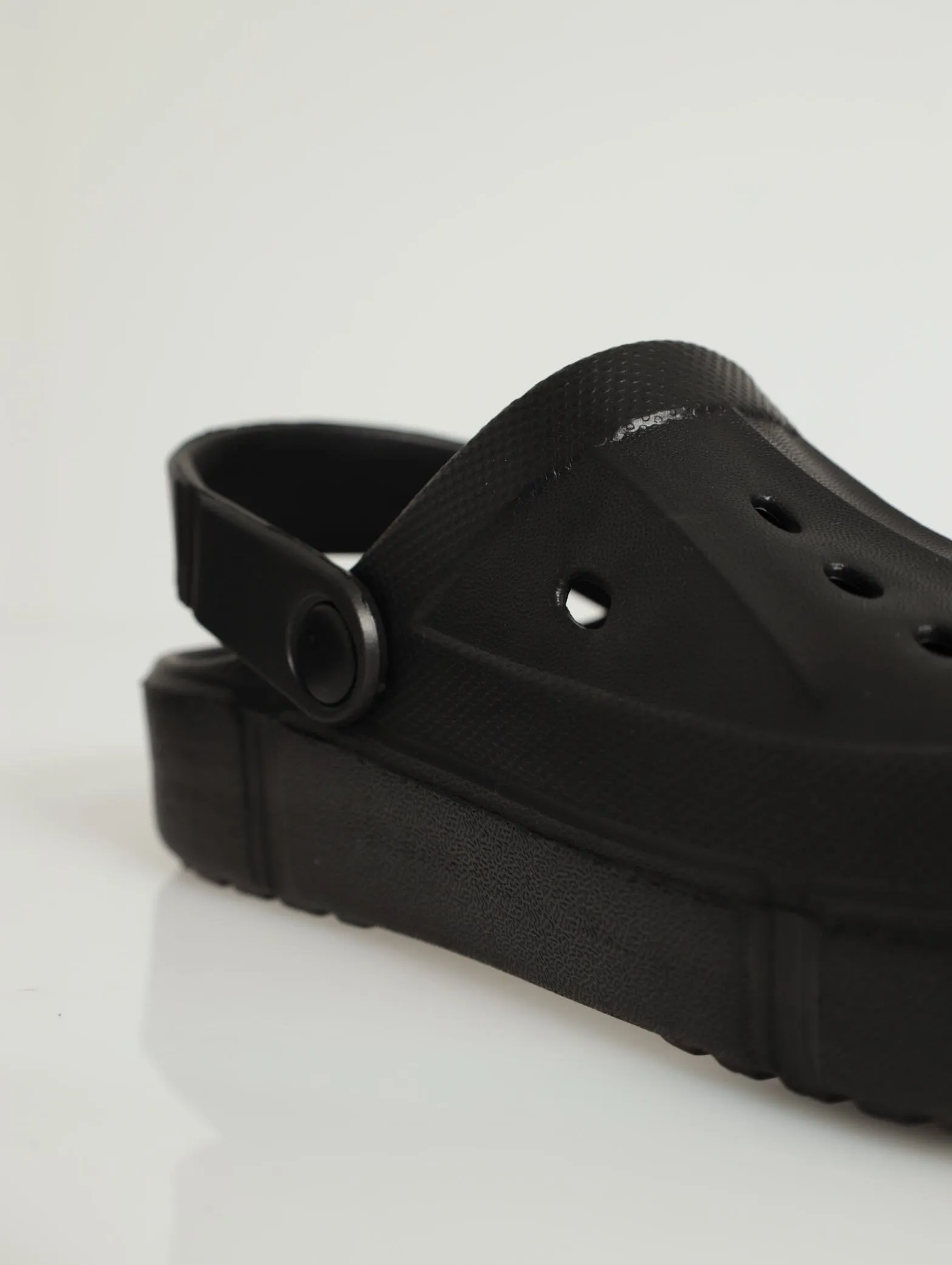 Sleek Platform Clog - Black