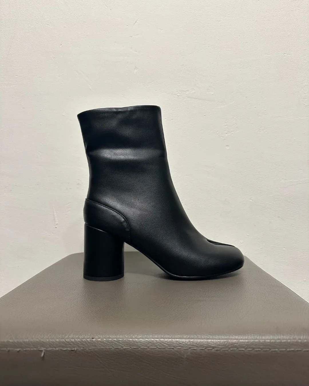 Tabi boots