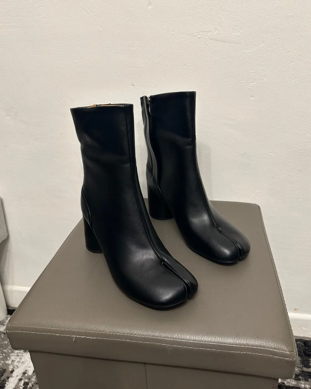 Tabi boots