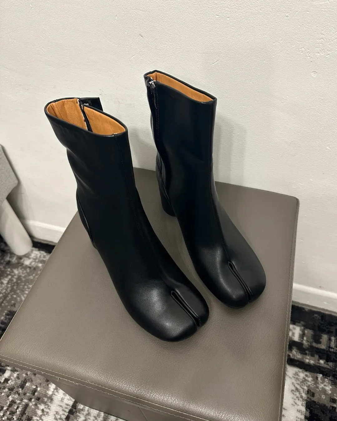 Tabi boots