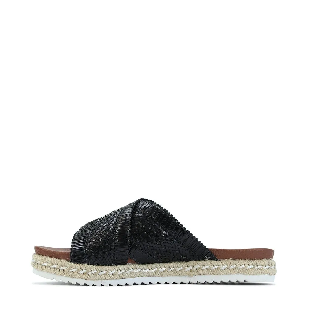 TINNY CRISSCROSS SLIDE SANDAL