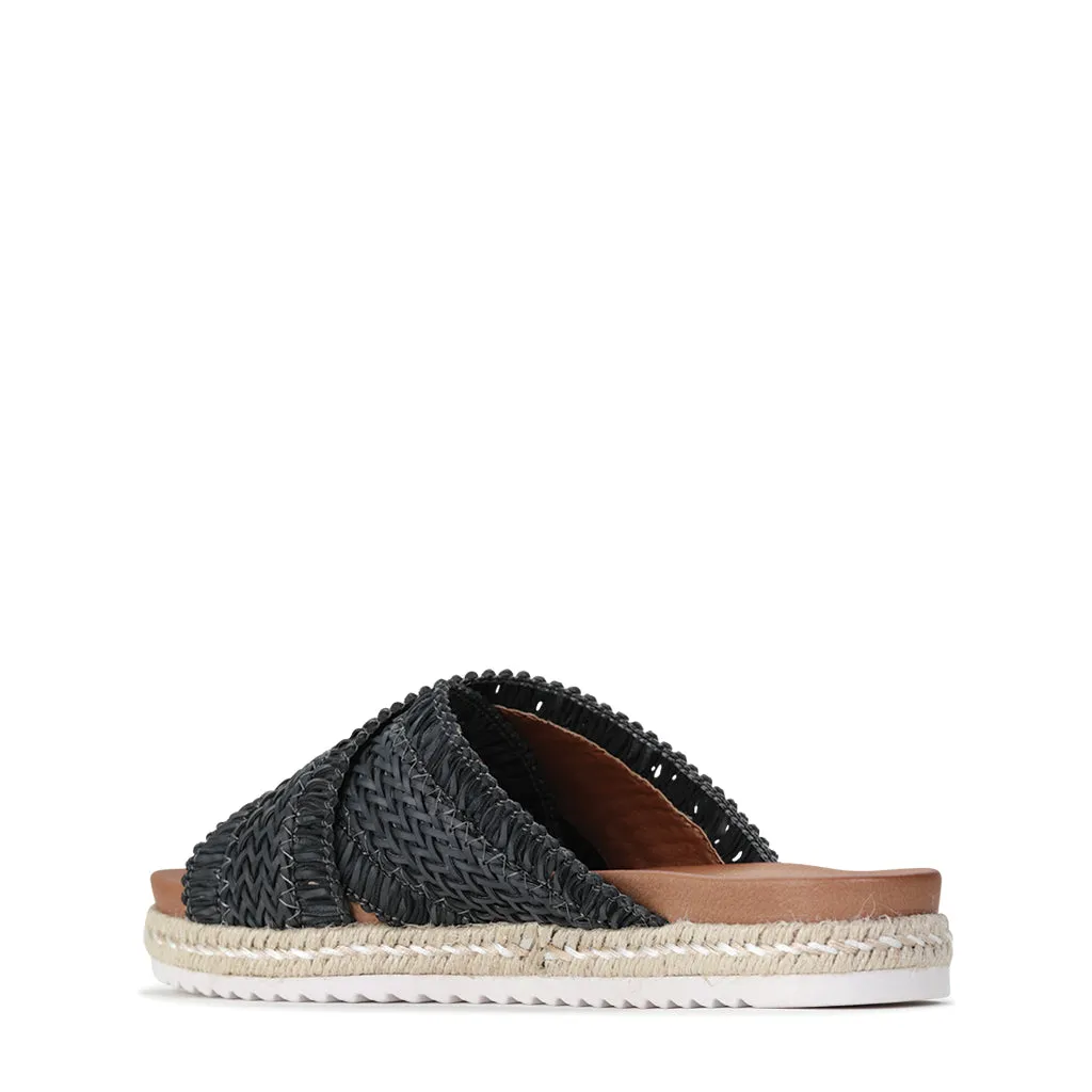 TINNY CRISSCROSS SLIDE SANDAL