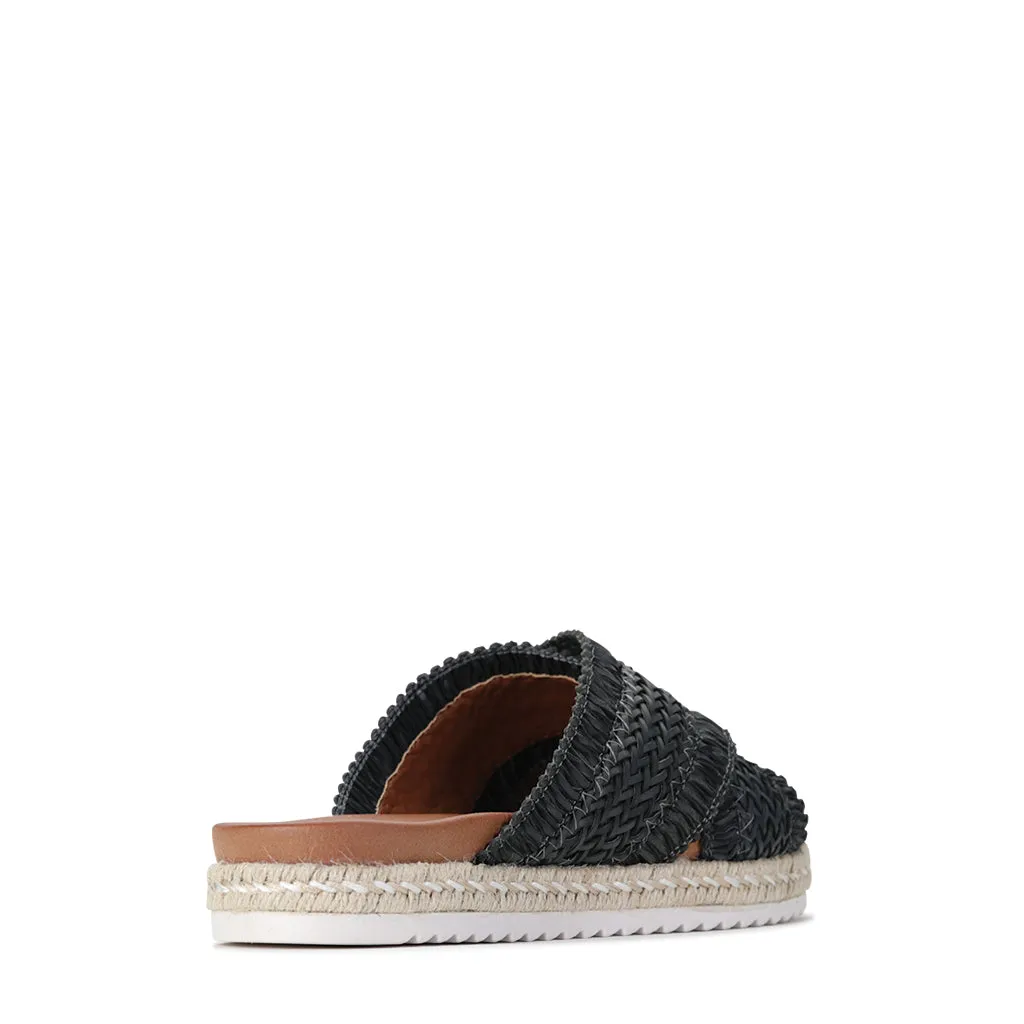 TINNY CRISSCROSS SLIDE SANDAL