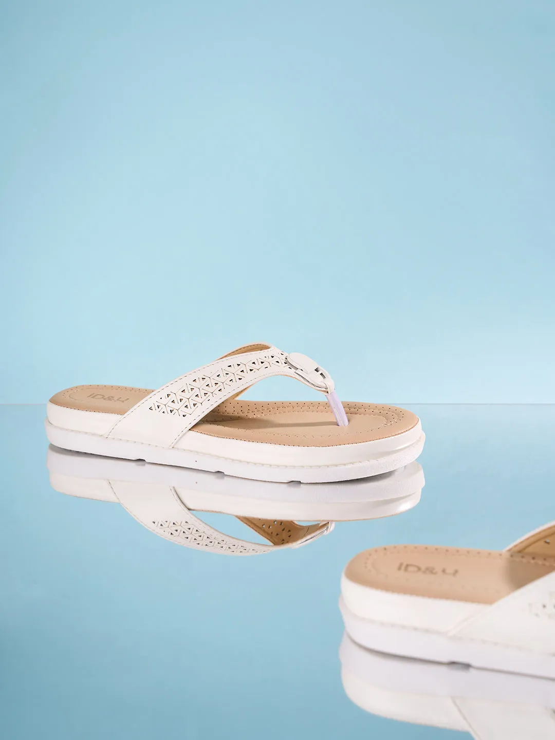 Women's White Thong Sandals (IU6014)