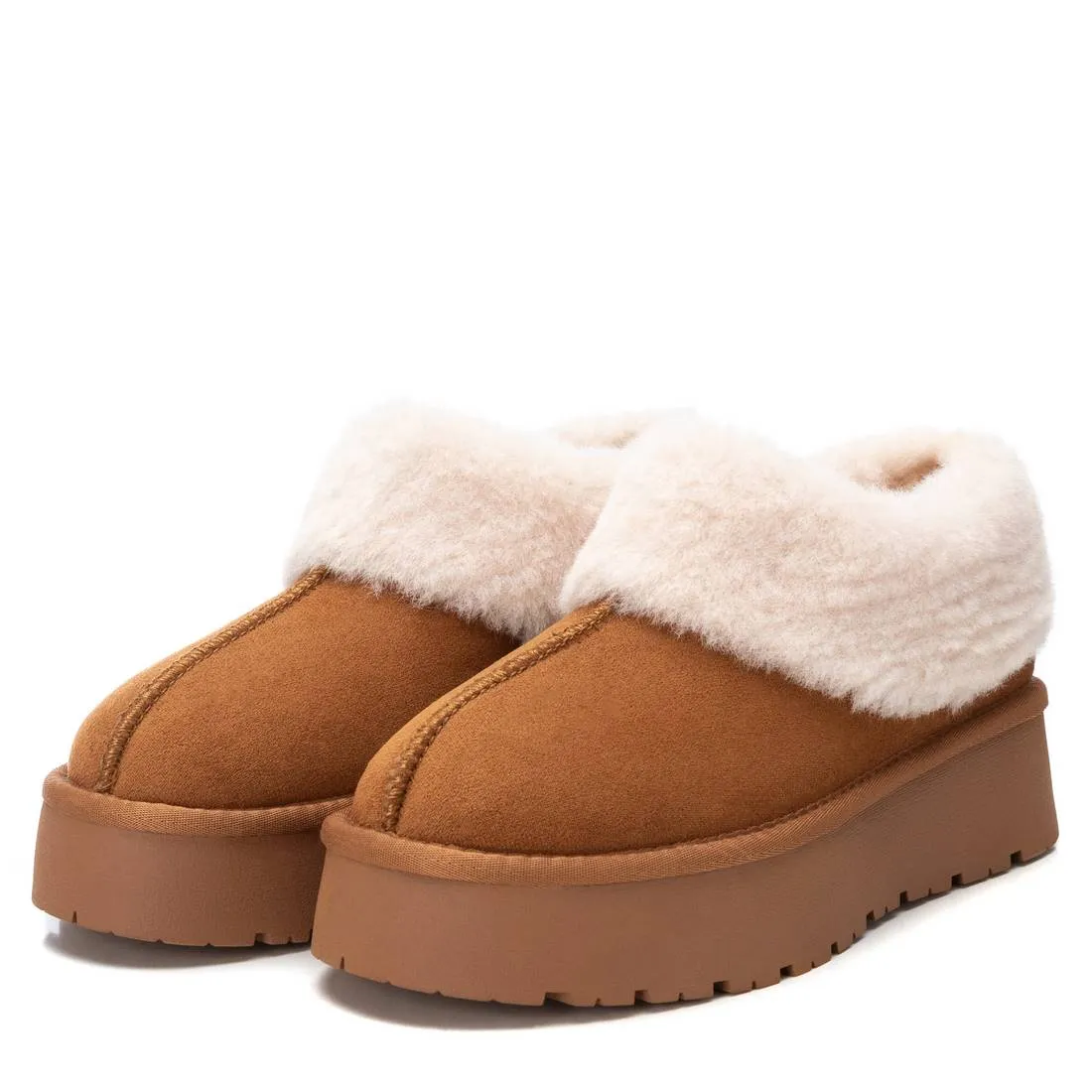 Women's Winter Suede Clogs By XTI 142211