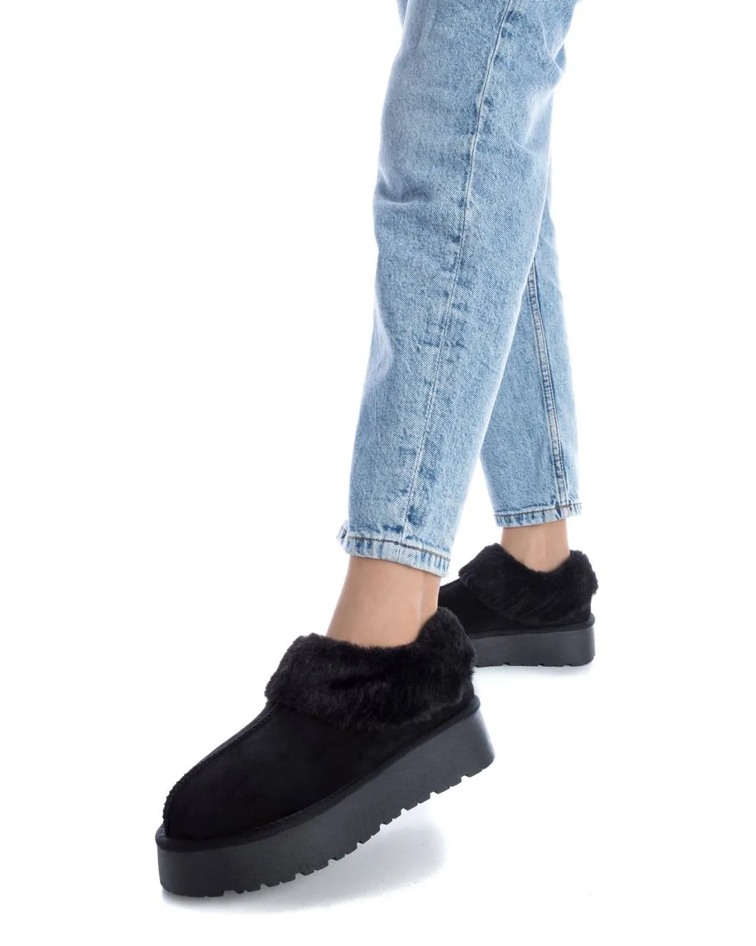 Women's Winter Suede Clogs By XTI 142211