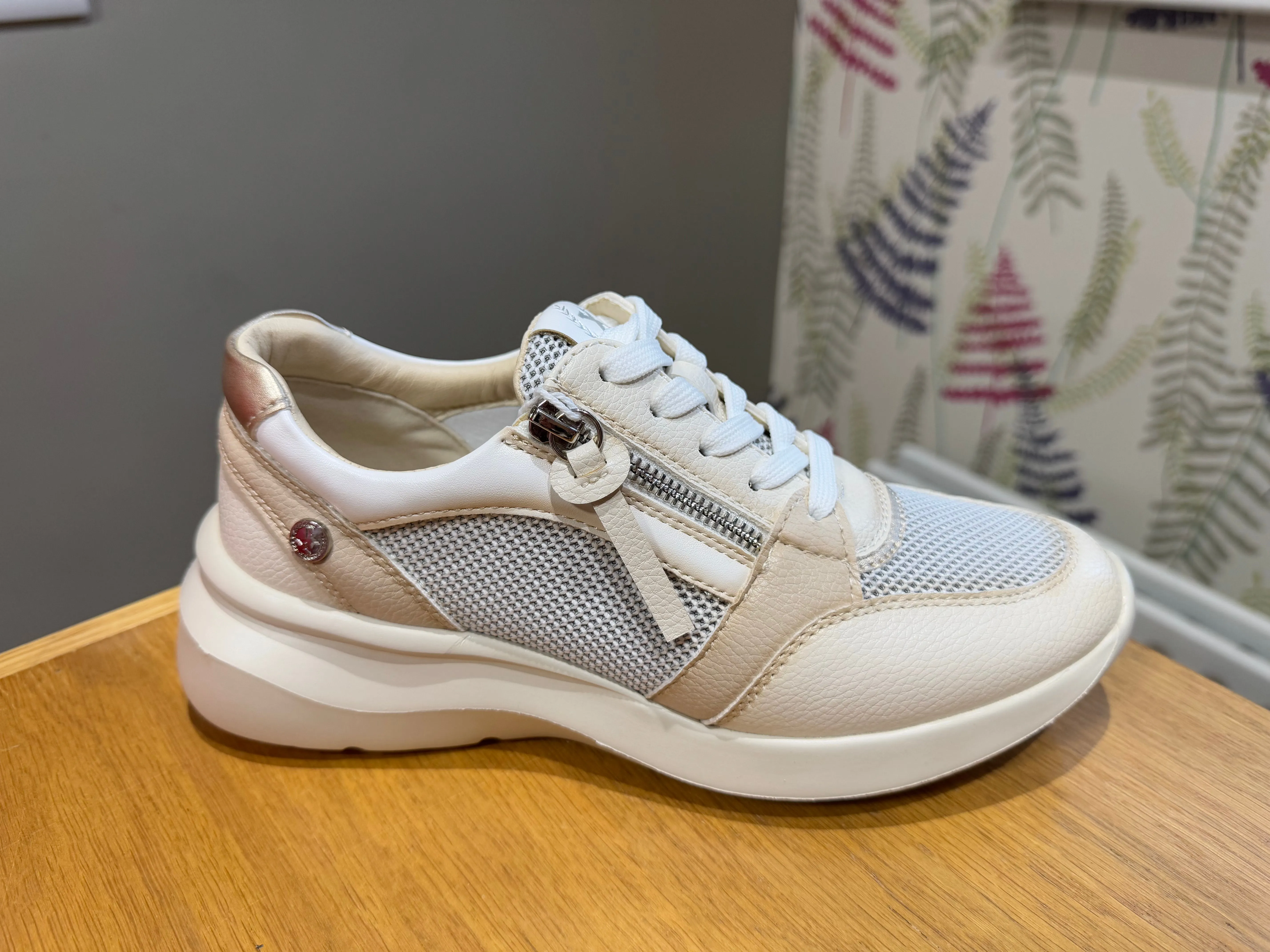 XTI Beige Mesh/Zip Trainer